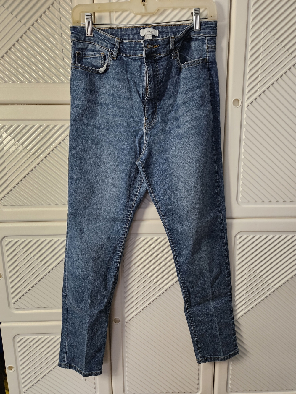 Forever 21 Women's Medium Blue Slim Straight Jeans